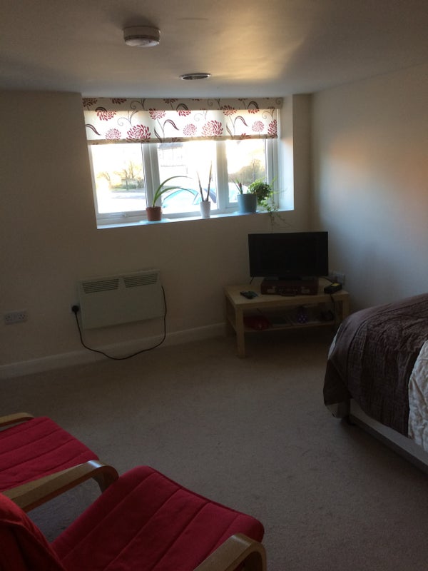 'Studio/bedsit for one person, self contained.' Room to Rent from SpareRoom