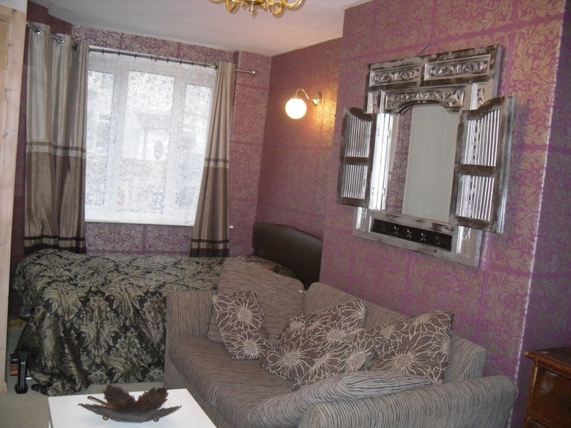 Photo 1: bedroom, double bed