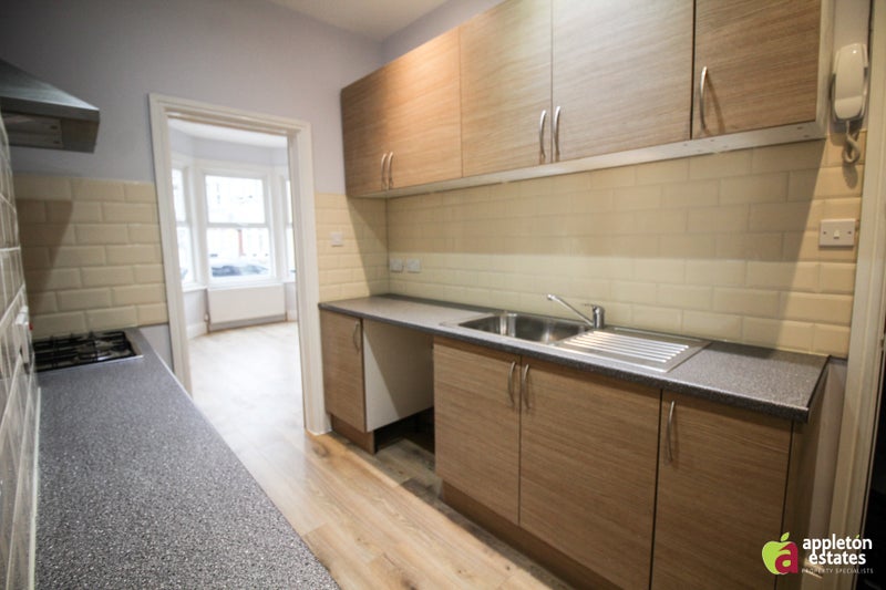 'Large Studio To Rent In Thornton Heath' Room to Rent from SpareRoom