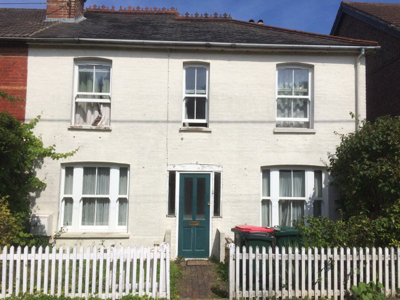 'Double Room, Crawley Town Centre' Room to Rent from SpareRoom