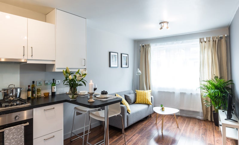 Photo 1: Kicthen/Lounge