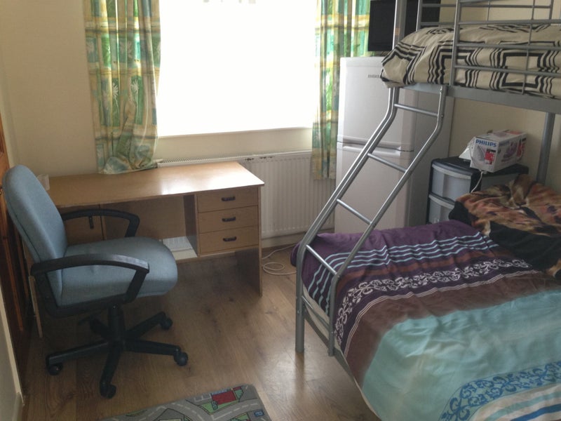 Photo 1: Bedroom with wardrobe
