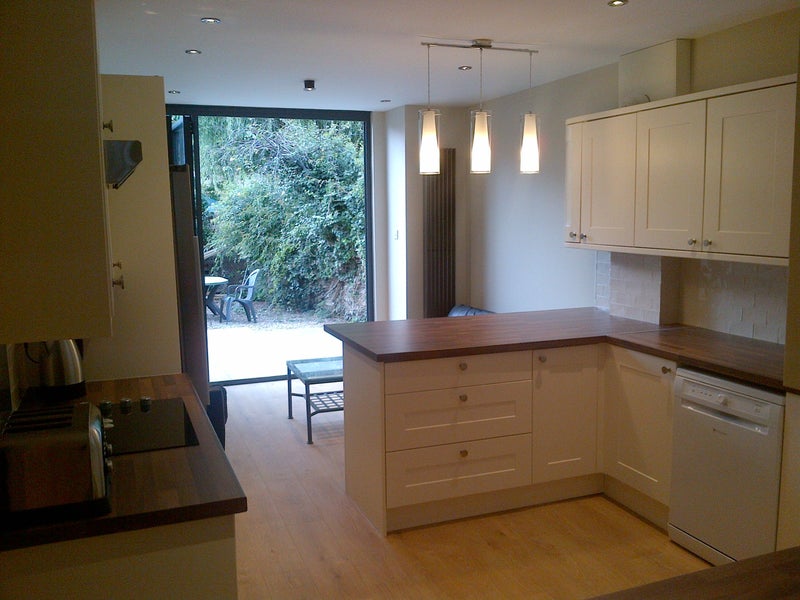 Photo 1: KITCHEN