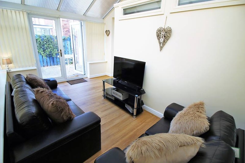 'LAST Luxury Double EnSuite Rooms! Carcroft' Room to Rent from SpareRoom