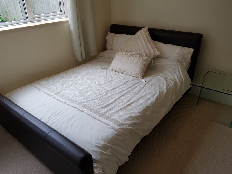 I Have Rooms To Rent In An Immaculate 5 Bedroom House In Crawley Town 2 Minutes Walk To The Railway Station Making It Ideal For I Have Rooms To Rent In An Immaculate 5 Bedroom House In Crawley Town 2 Minutes Walk To The Railway Station Making It Ideal For