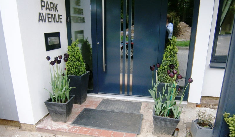 Photo 1: PARK AVENUE