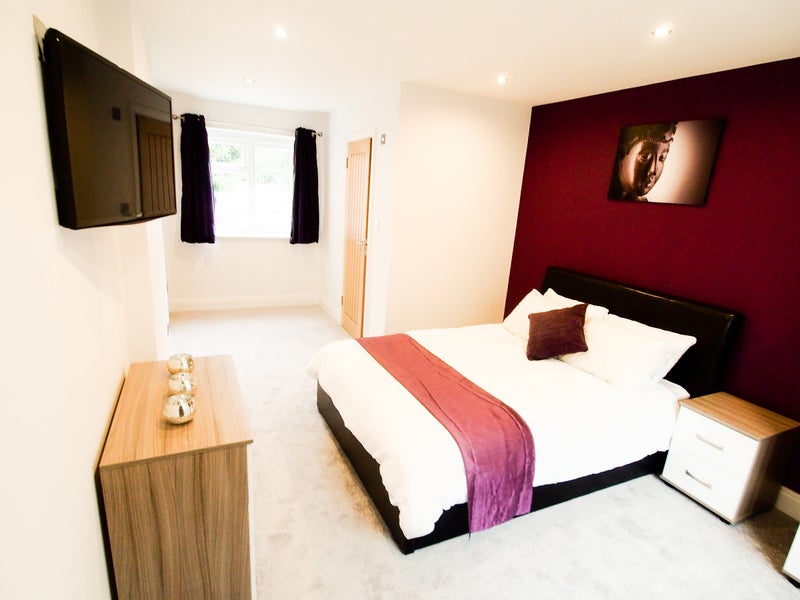 Luxury Double Room In Reading ***' Room to Rent from SpareRoom