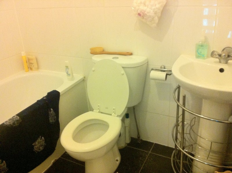 'Loughton, two double rooms available in FSH' Room to Rent from SpareRoom