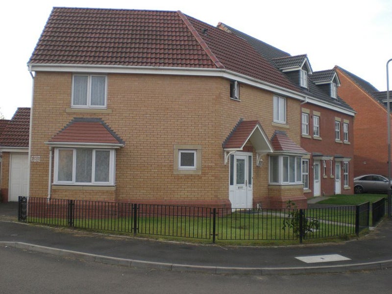 'Stylish Units In Popular Bilston ' Room to Rent from SpareRoom