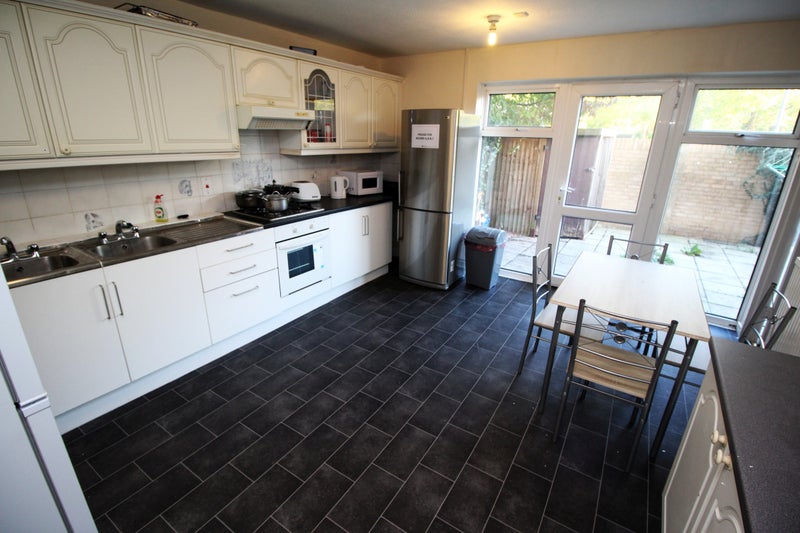 'Large Double Room in Central Milton Keynes' Room to Rent from SpareRoom