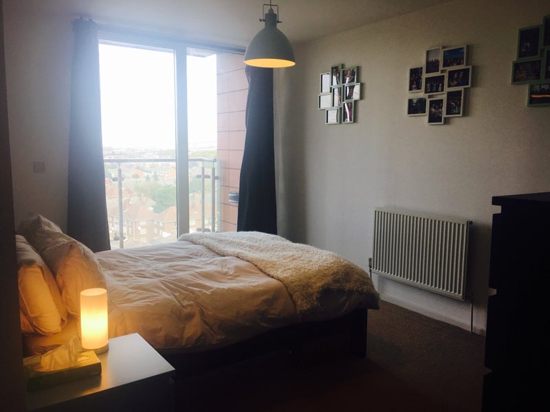 'Large Double Room & Balcony, East London Flatshare' Room to Rent from