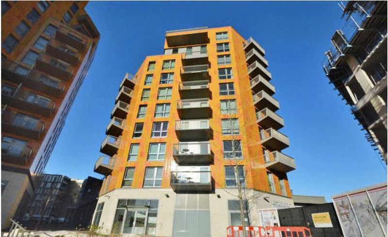 Photo 1: Exterior