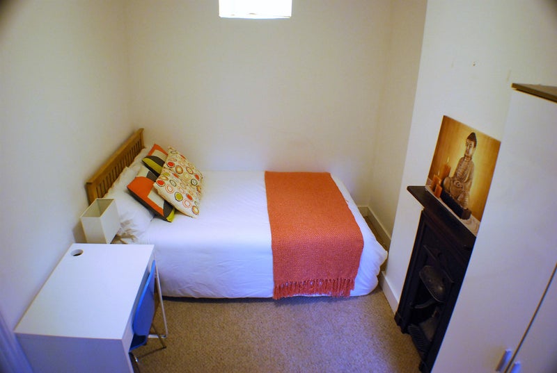 Photo 1: Bedroom
