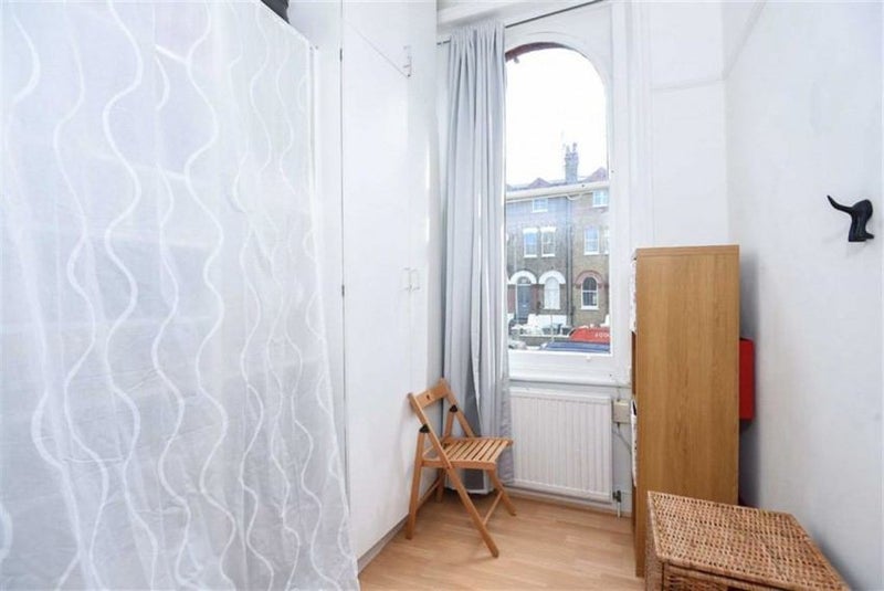 '1 bedroom flat in Brondesbury Villas, London NW6' Room to Rent from