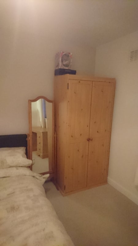 Photo 1: Double bedroom 