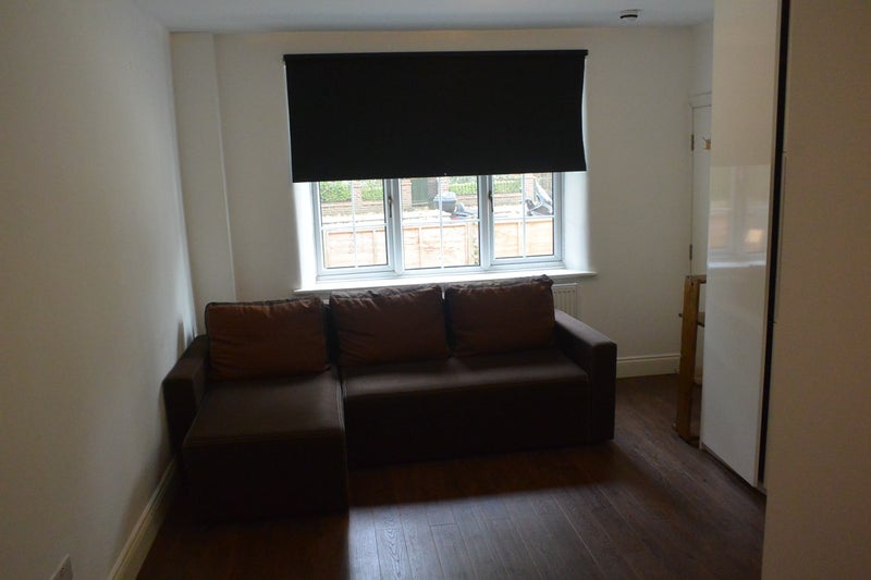 'Amazing Studio In East Acton' Room to Rent from SpareRoom