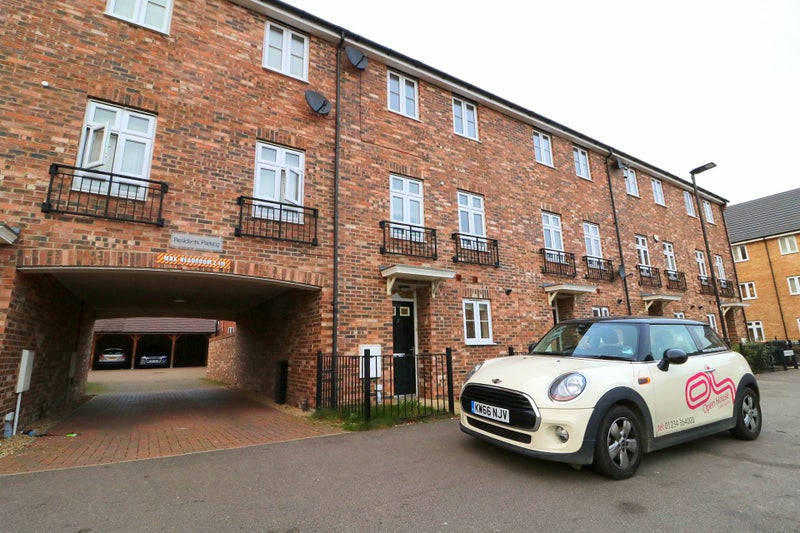 Photo 1: FRONT OF HOUSE