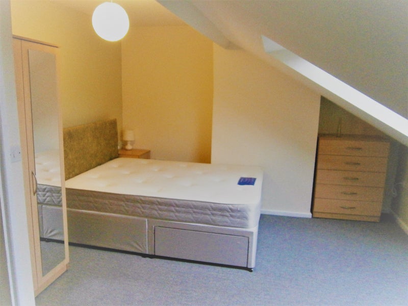Photo 1: Bedroom