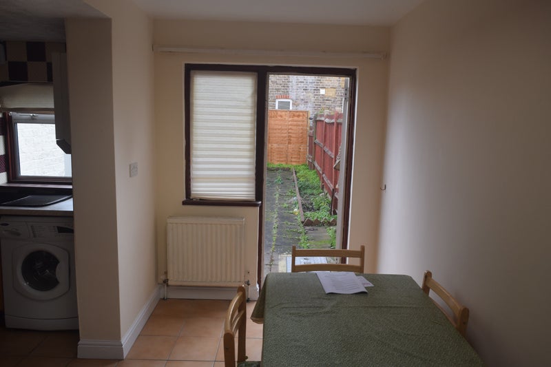 'Milner Rd Double Room to Rent South Wimbledon' Room to Rent from