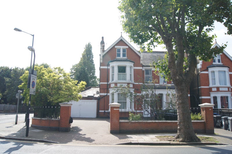 'Fantastic Studio Flat in Golders green' Room to Rent from SpareRoom