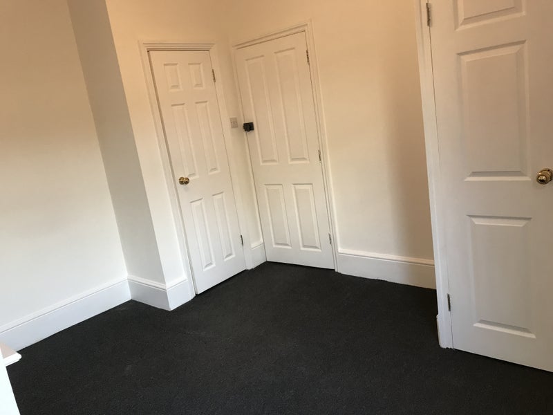 'Studio for Let Crawley Centre' Room to Rent from SpareRoom