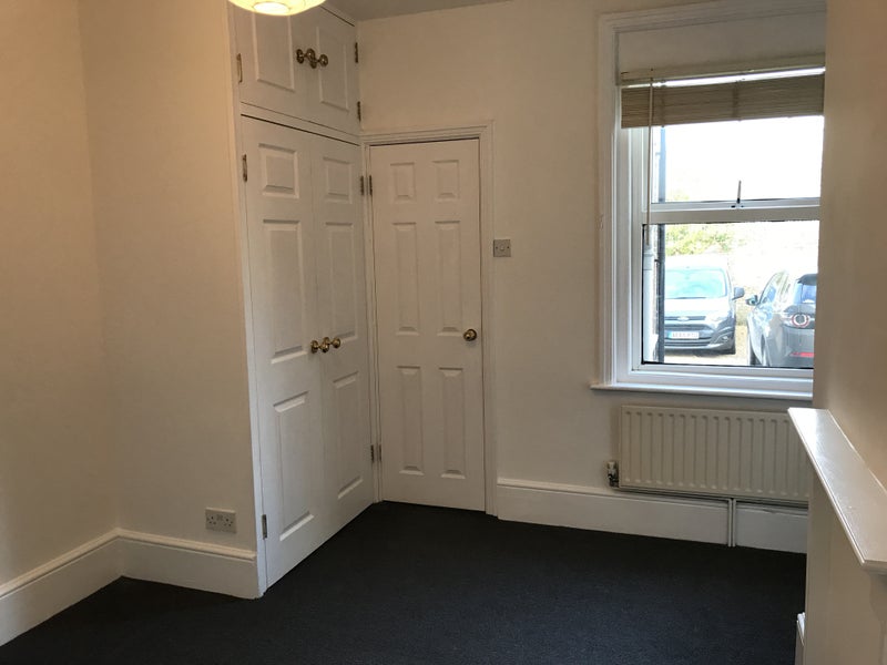 'Studio for Let Crawley Centre' Room to Rent from SpareRoom