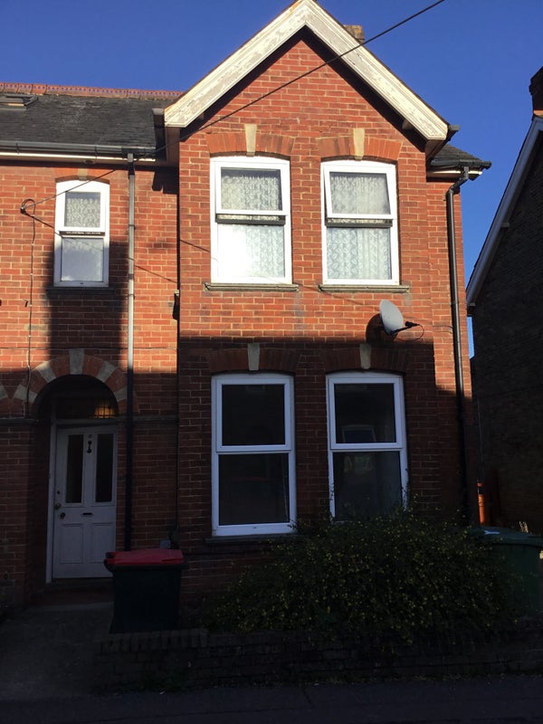 'Studio for Let Crawley Centre' Room to Rent from SpareRoom