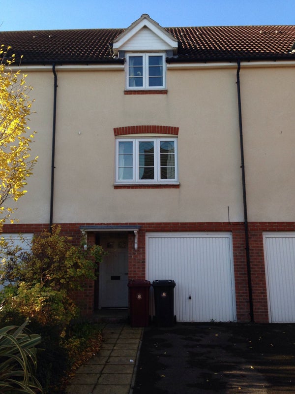 Photo 1: Front elevation