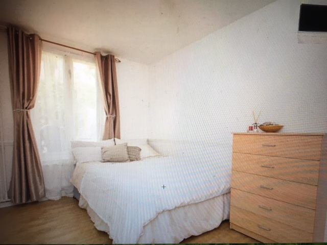 Photo 1: Room 1 Available now
