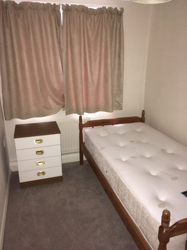 'Single Room In Woking Town Centre ' Room to Rent from SpareRoom