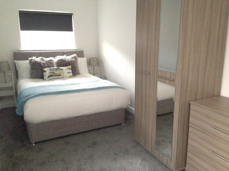 Photo 1: Bedroom