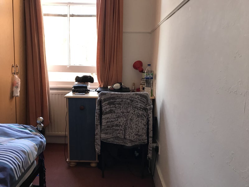'Single Room in Shared Flat on Finchley Road' Room to Rent from SpareRoom