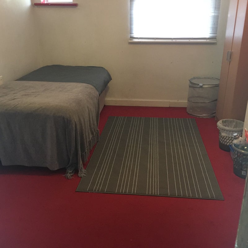 'Student Room to rent near Farnham Uni' Room to Rent from SpareRoom