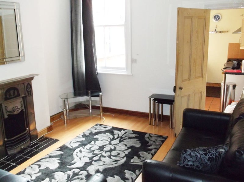Photo 1: Lounge