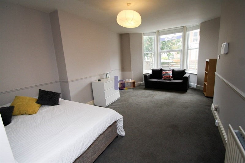 'Studio flat to rent' Room to Rent from SpareRoom