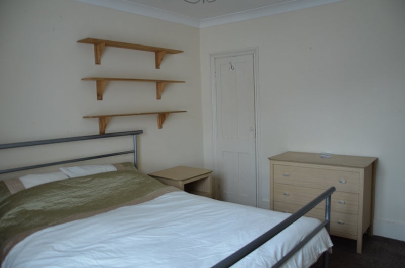 Photo 1: Bedroom 2