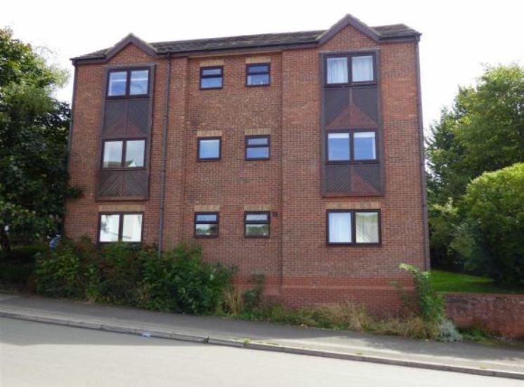 'A one bedroom top floor flat in Woodford Halse' Room to Rent from