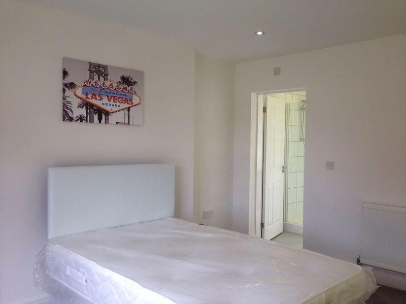 'Ensuite double room close to Whiston Hospital' Room to Rent from SpareRoom