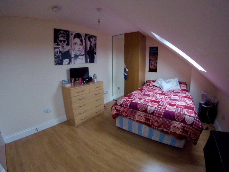 Photo 1: bedroom