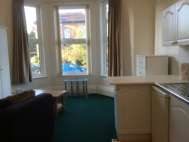 'Bedsit Altrincham,furnished with own kitchen' Room to Rent from SpareRoom