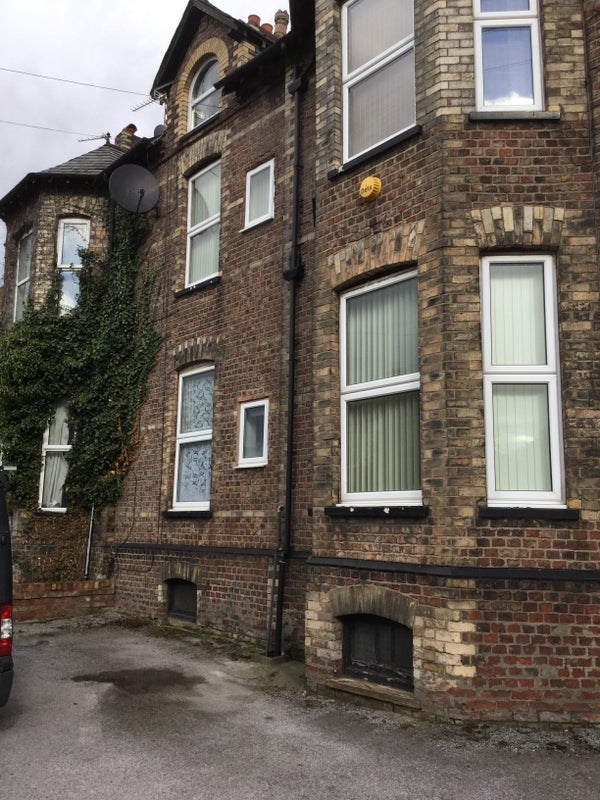 'Bedsit Altrincham,furnished with own kitchen' Room to Rent from SpareRoom