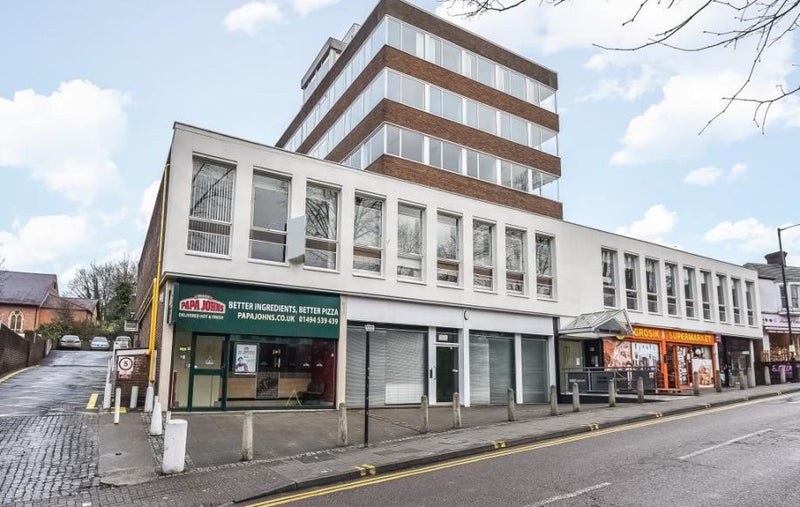 'Modern studio apartment High Town Centre' Room to Rent from