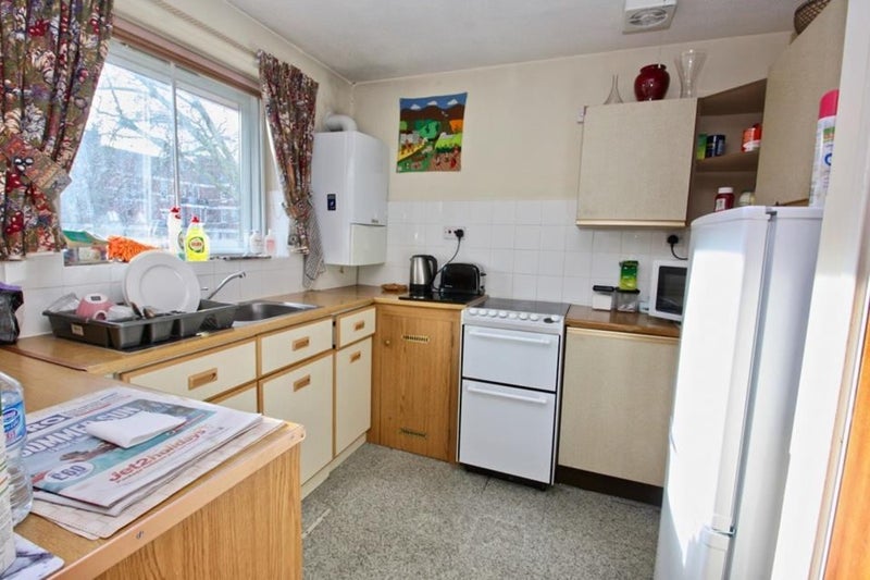 2 Bedrooms Separate Living Room In Chiswick Spareroom