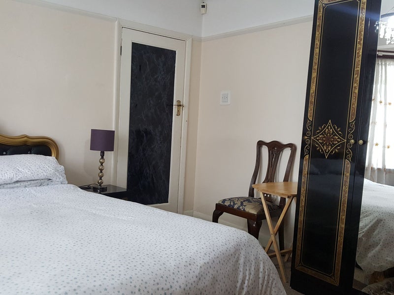 Double Room To Rent For Couples In South Woodford Double Room To Rent For Couples In South Woodford