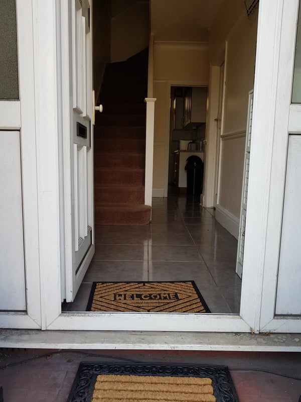Photo 1: Hallway / Entrance NewCross