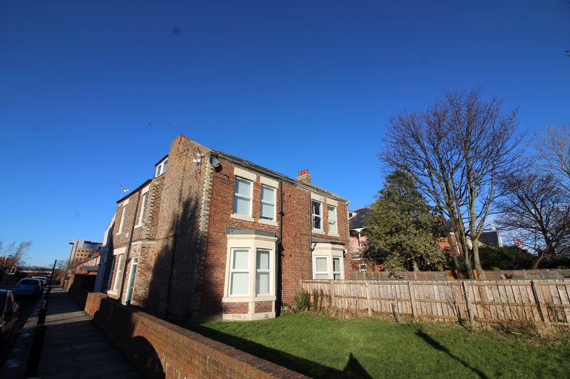 '5 Bed Professional House Share, Gosforth' Room to Rent from SpareRoom