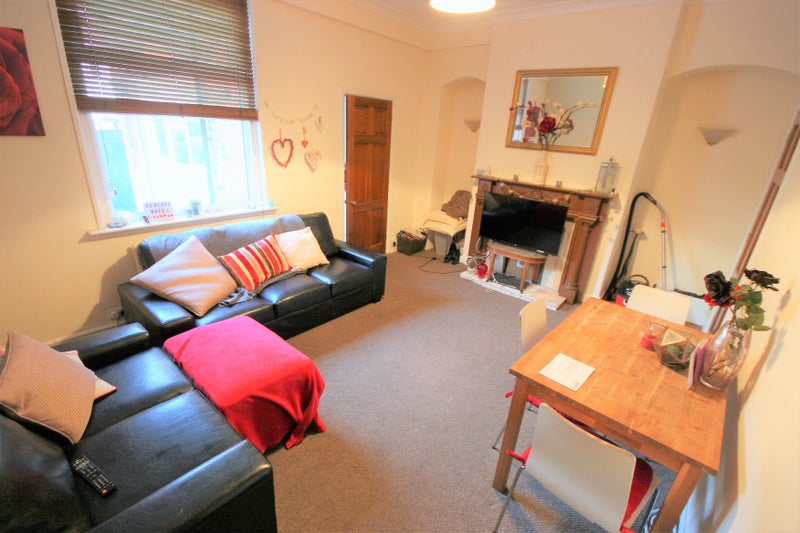 'Lovely professional houseshare in Chapel Allerton' Room to Rent from