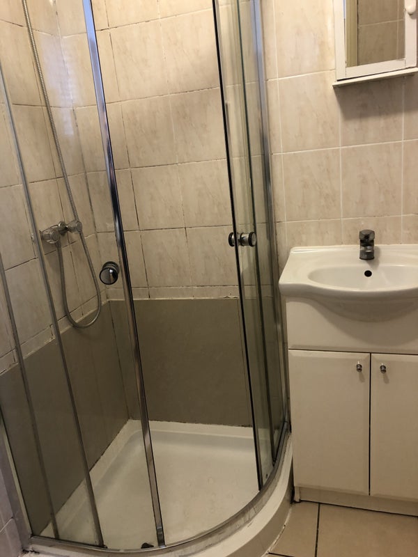 'Leytonstone, Large Studio, All Bills Included' Room to Rent from SpareRoom