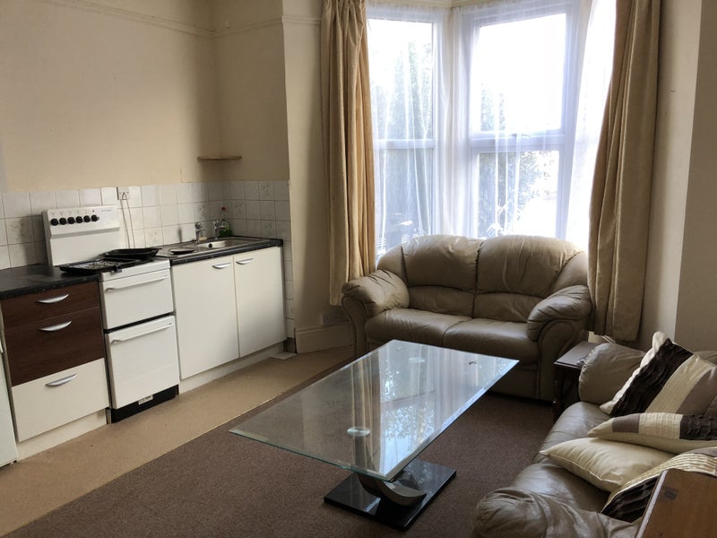 'Bedsit' Room to Rent from SpareRoom