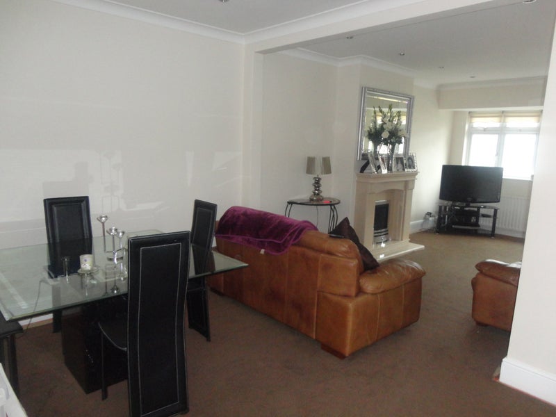 'Spacious Double Bedroom Rise Park Romford RM1' Room to Rent from SpareRoom